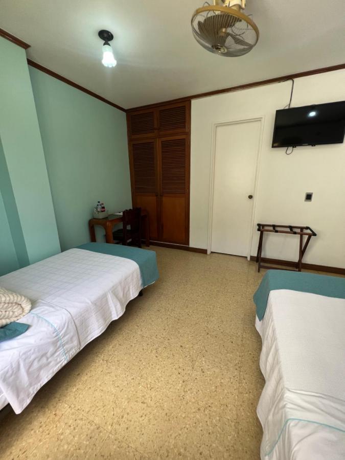 Hotel Caucasia 外观 照片