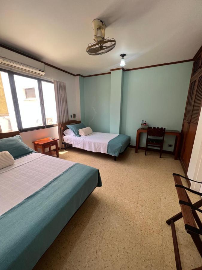 Hotel Caucasia 外观 照片