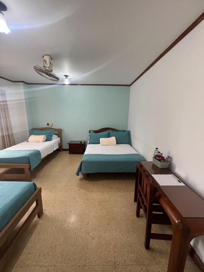 Hotel Caucasia 外观 照片