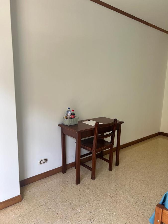 Hotel Caucasia 外观 照片
