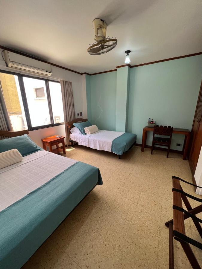 Hotel Caucasia 外观 照片